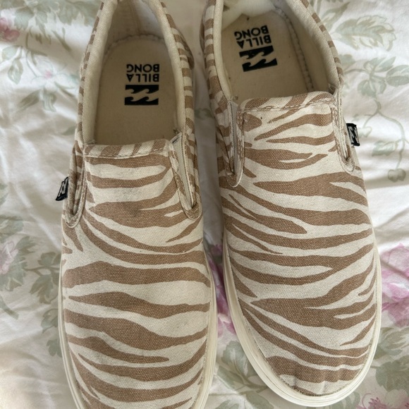 Billabong Womens Makena Slip On Sneaker Size US 7 - Picture 1 of 9